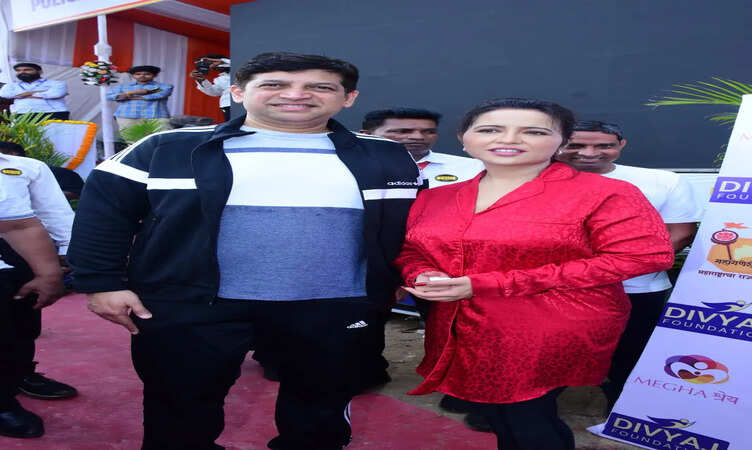 Amruta Fadnavis, Ajay Devgn, Ashwini Bhide, Mangal Prabhat Lodha and Ameet Satam Grace Divyaj Foundation&rsquo;s Sea Shore Shine Clean-Up Drive 2026