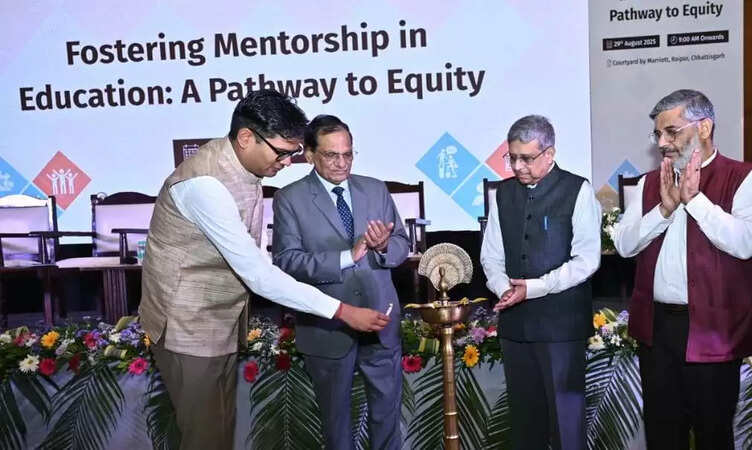 CG News: &rsquo;शिक्षा में मेंटरशिप सामाजिक न्याय और समान अवसर का मजबूत आधार: वित्त मंत्री OP चौधरी&nbsp;