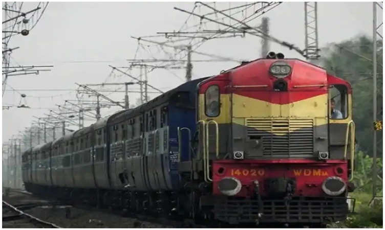 Indian Railways: गणतंत्र दिवस परेड के चलते दिल्ली आने-जाने वाली इन ट्रेनों के रूट और समय में होगा बदलाव, देखें लिस्ट