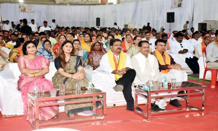 CG News: सेवा संकल्प अभियान के तहत कबीरधाम में निकली भव्य सेवा ज्योति यात्रा,&nbsp;मोना सेन&nbsp;और​​​​​​​&nbsp;डिप्टी सीएम शर्मा हुए शामिल