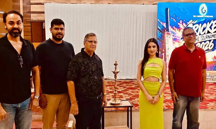 Bigg Boss Fame अभिनेत्री डोनल बिष्ट का ग्लैमर, सिमरन भारद्वाज का संगीत और क्रिकेट का जुनून, चेम्बूर जिमखाना में सजी सितारों भरी शाम