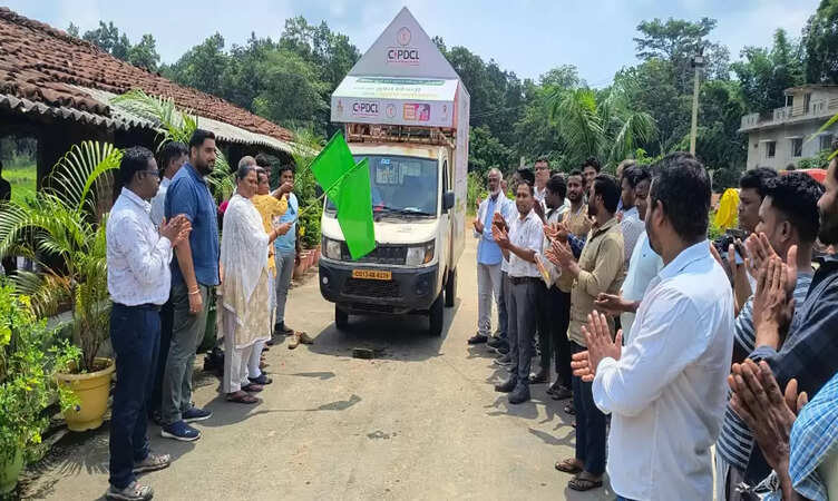 PM सूर्य घर मुफ्त बिजली योजना प्रचार रथ को विधायक गोमती साय ने हरी झंडी दिखाकर किया रवाना, ऊर्जा क्रांति की नई शुरुआत!