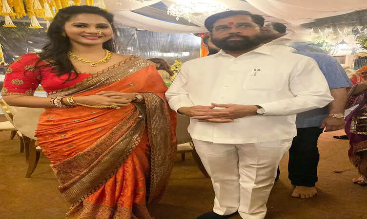 अभिनेत्री और फैशन प्रेमी&nbsp;रूपाली सूरी की साड़ियों का जादू, नवरात्रि में रंगों से सज उठा फैशन!
