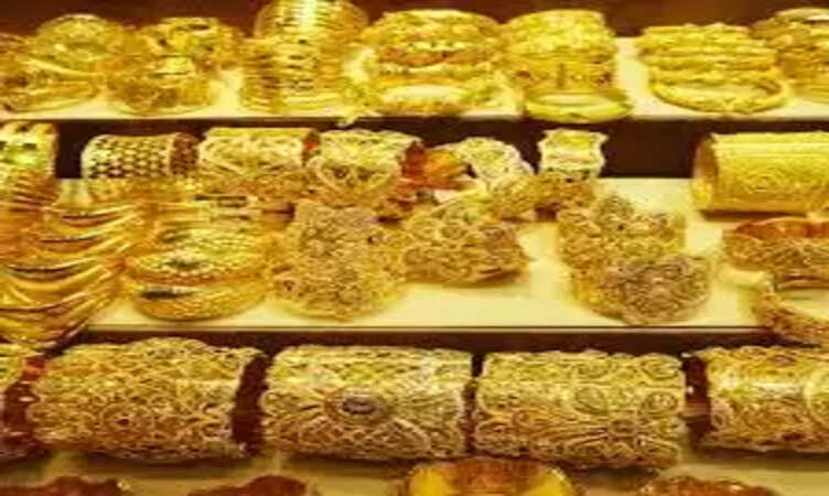 Gold Sales: सर्राफा कारोबारियों की करवा चौथ पर लगी लॉटरी, एक ही दिन में बेच डाले 3,000 करोड़ के सोने