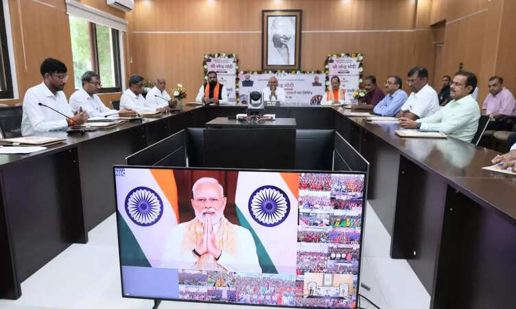 PM नरेंद्र मोदी ने वीडियो कॉन्फ्रेंसिंग के माध्यम से जीविका निधि का किया शुभारंभ, 105 करोड़ रुपये की राशि की ट्रांसफर