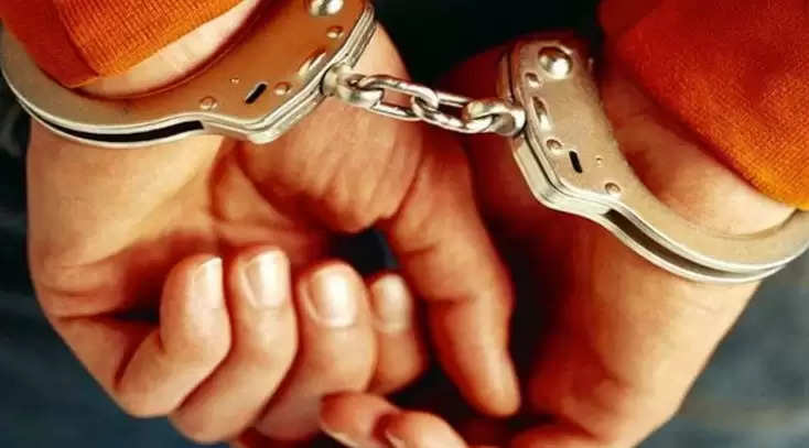 नोएडा पुलिस ने 13 बदमाशों को किया गिरफ्तार, बरामद किये हथियार और शराब