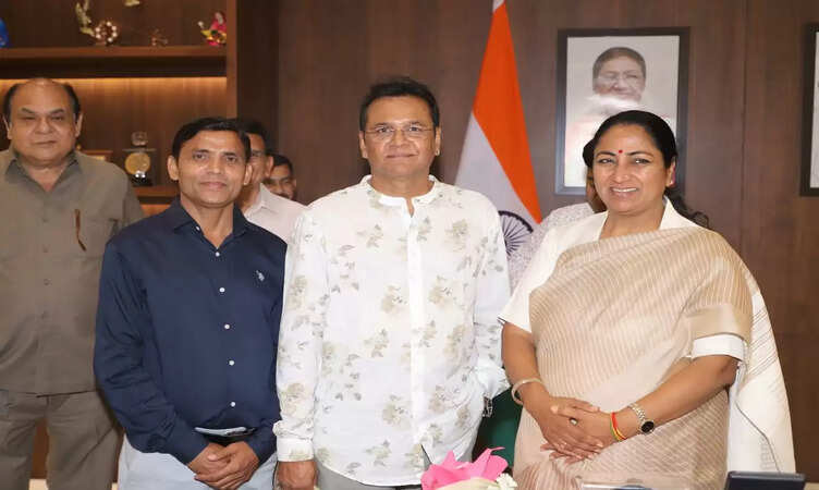 मुख्यमंत्री रेखा गुप्ता ने आगामी पारिवारिक फिल्म ‘Tomchi’ का पोस्टर किया लॉन्च