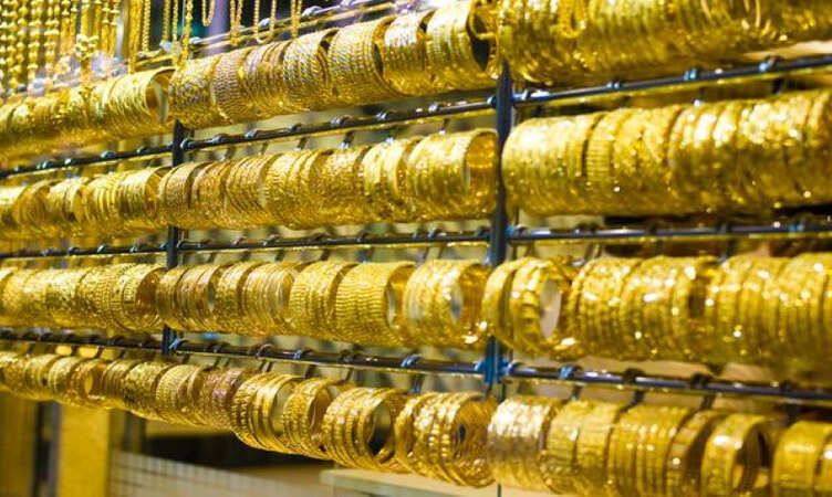 Gold-Silver Price Today: सोना हुआ महंगा, चांदी के भाव गिरे, जानें यूपी-दिल्ली में आज क्या हैं, ताजा रेट