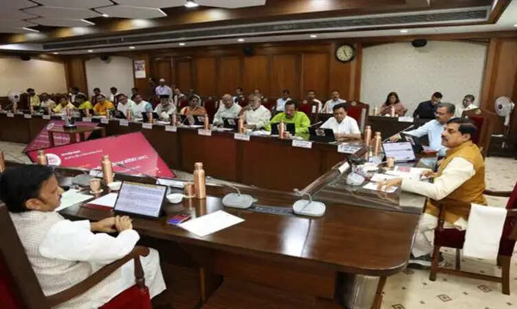CM मोहन की अध्यक्षता में मंत्रि-परिषद के बड़े फैसले: 27,050 करोड़ के विकास कार्यों को मिली&nbsp;मंजूरी, किसानों के लिए भावांतर योजना होगी&nbsp;लागू&nbsp;