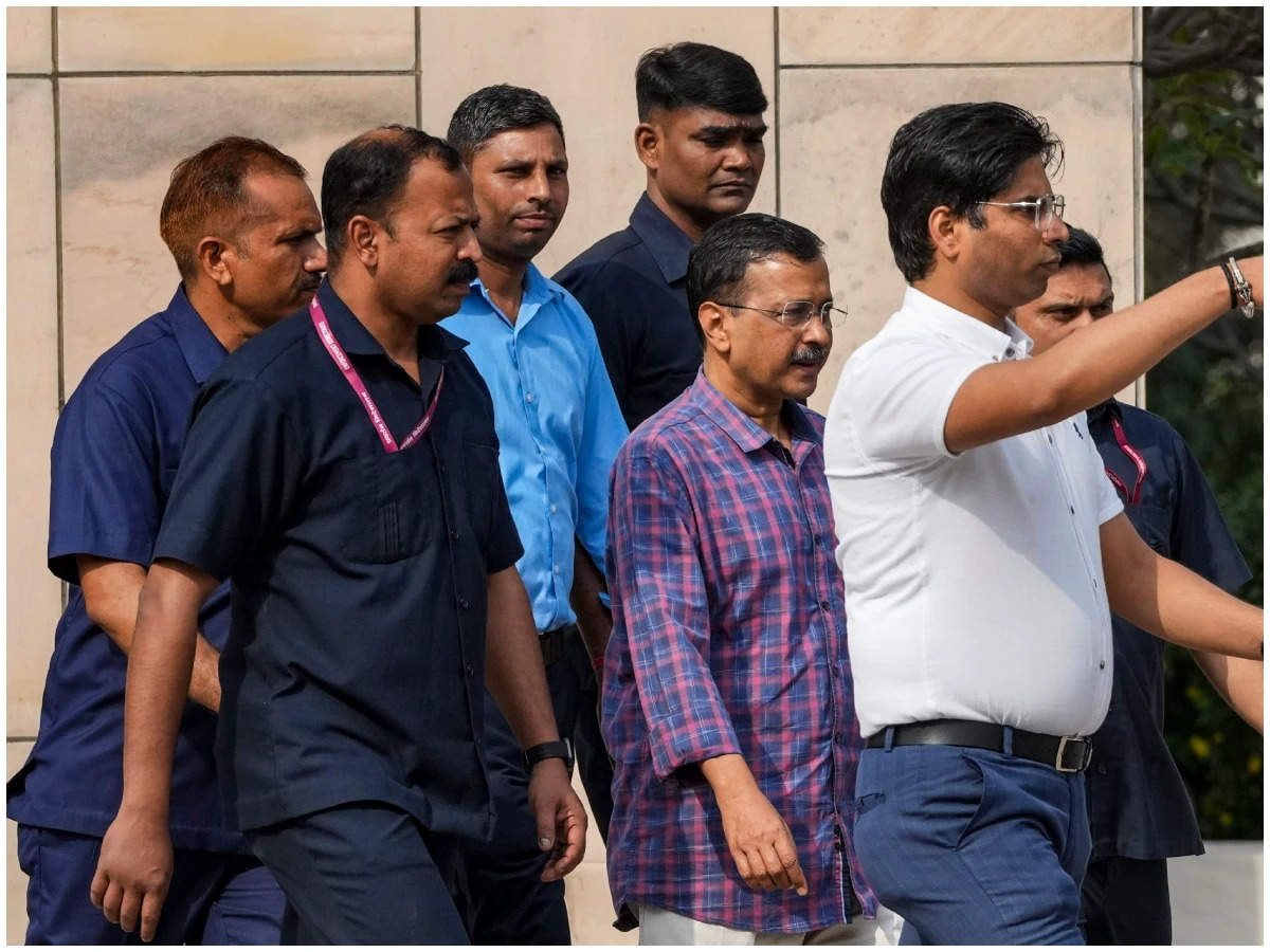 दिल्ली के सीएम अरविंद केजरीवाल की बढ़ीं मुश्किलें, 15 दिन की न्यायिक हिरासत में कोर्ट ने भेजा जेल 