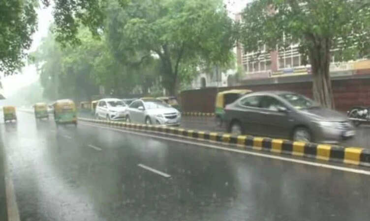 Weather News: देश के कई राज्यों में बारिश का अलर्ट, यहां पर बढ़ने लगी गर्मी