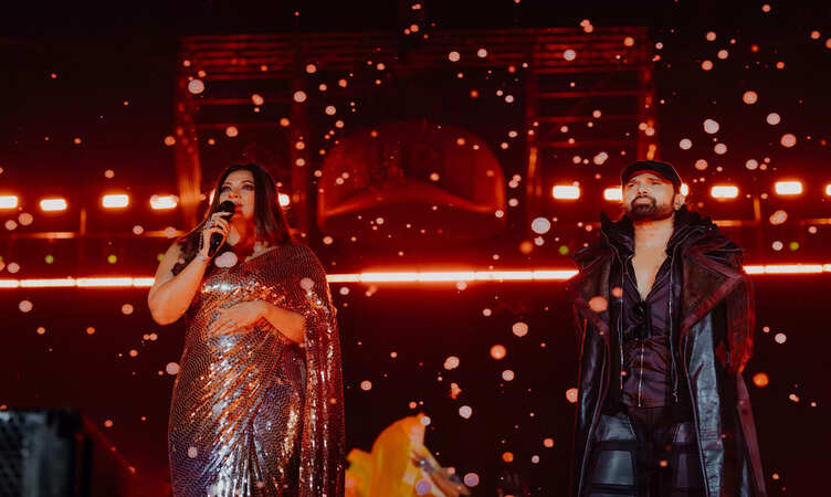 Capmania Delhi: Singer Himesh Reshammiya turns stadium into a nightclub, fans mesmerized