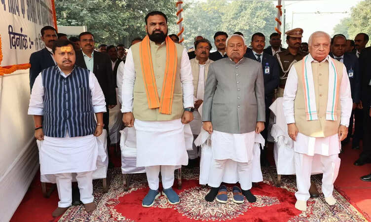 पटना में लौह पुरुष सरदार वल्लभ भाई पटेल की पुण्यतिथि पर राजकीय समारोह, मुख्यमंत्री - राज्यपाल ने अर्पित की श्रद्धांजलि