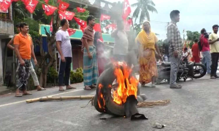 West Bengal: पश्चिम बंगाल पंचायत चुनाव में खूनी खेल, मतदान शुरू होते ही हत्या, लूटपाट और आगजनी