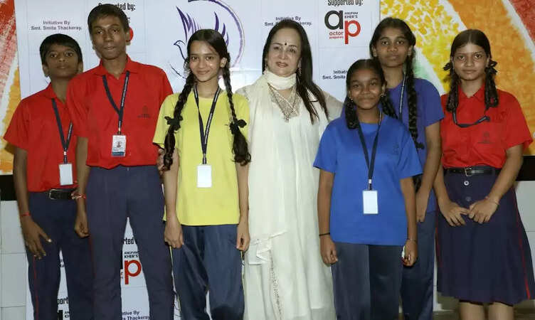 स्मिता ठाकरे की मुक्ति फाउंडेशन और अनुपम खेर की साझेदारी, स्लम बच्चों के लिए शुरू हुआ, स्कूलों में मुक्ति कल्चरल हब&nbsp;