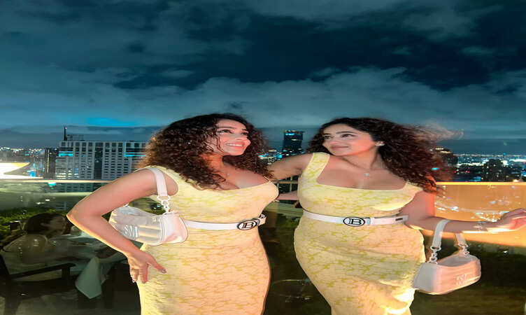 Chinki-Minki win hearts and test their mother's strength on Zee TV's reality show "Chhoriyan Chali Gaon"