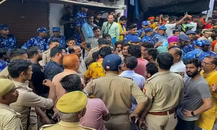 Bareilly: यूपी के बरेली में कांवड़ यात्रा पर मुस्लिम लोगों ने किया पथराव, मुख्य आरोपी को किया गिरफ्तार