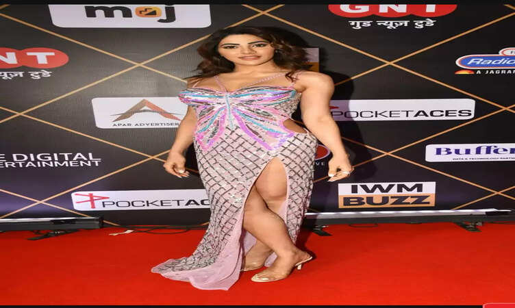 In Pics:&nbsp;एक्ट्रेस&nbsp;निक्की तंबोली का टॉप 5 रेड कार्पेट लुक जिसने हमें प्यार में डाल दिया!&nbsp;