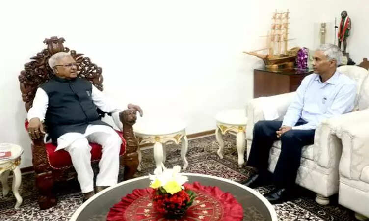 MP News: राज्यपाल&nbsp;मंगुभाई पटेल से मुख्य सचिव&nbsp;अनुराग जैन ने की सौजन्य भेंट