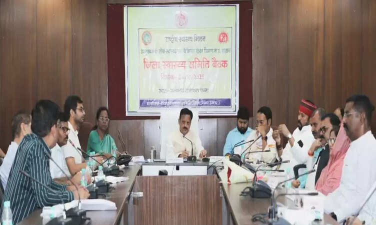 MP News: डिप्टी सीएम राजेन्द्र शुक्ल ने स्वास्थ्य केंद्रों में चिकित्सक और पैरामेडिकल स्टाफ की नियमित उपस्थिति सुनिश्चित करने के दिए निर्देश