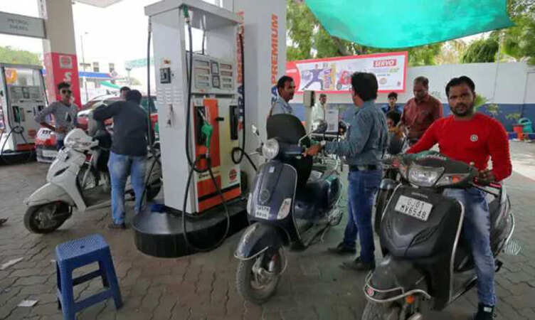 कंपन‍ियों ने जारी क‍िए Petrol-Diesel के दाम, टंकी फुल कराने से पहले चेक करें 