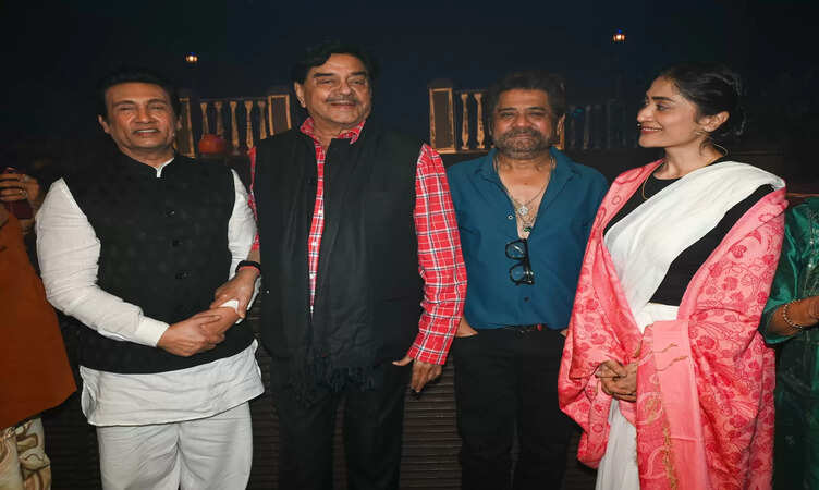 Actor Shekhar Suman Brings the Legendary Poet Sahir Ludhianvi to Life in the Soul-Stirring Hindi Play &ldquo;Ek Mulaqat&rdquo;