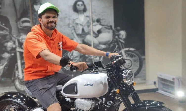 Jawa 42 Bobber: मशहूर क्रिकेटर ऋतुराज गायकवाड़ ने खरीदी ₹2.07 लाख की बाइक, आखिर क्या है इसकी खासियत?