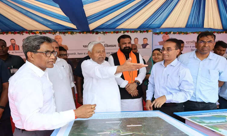 CM नीतीश&nbsp;ने भोजपुर में 740 करोड़ रूपये से अधिक लागत की 432 योजनाओं का किया शिलान्यास, कार्यारंभ एवं उद्घाटन,&nbsp;जीविका दीदियों एवं अन्य लाभुकों के साथ किया संवाद&nbsp;